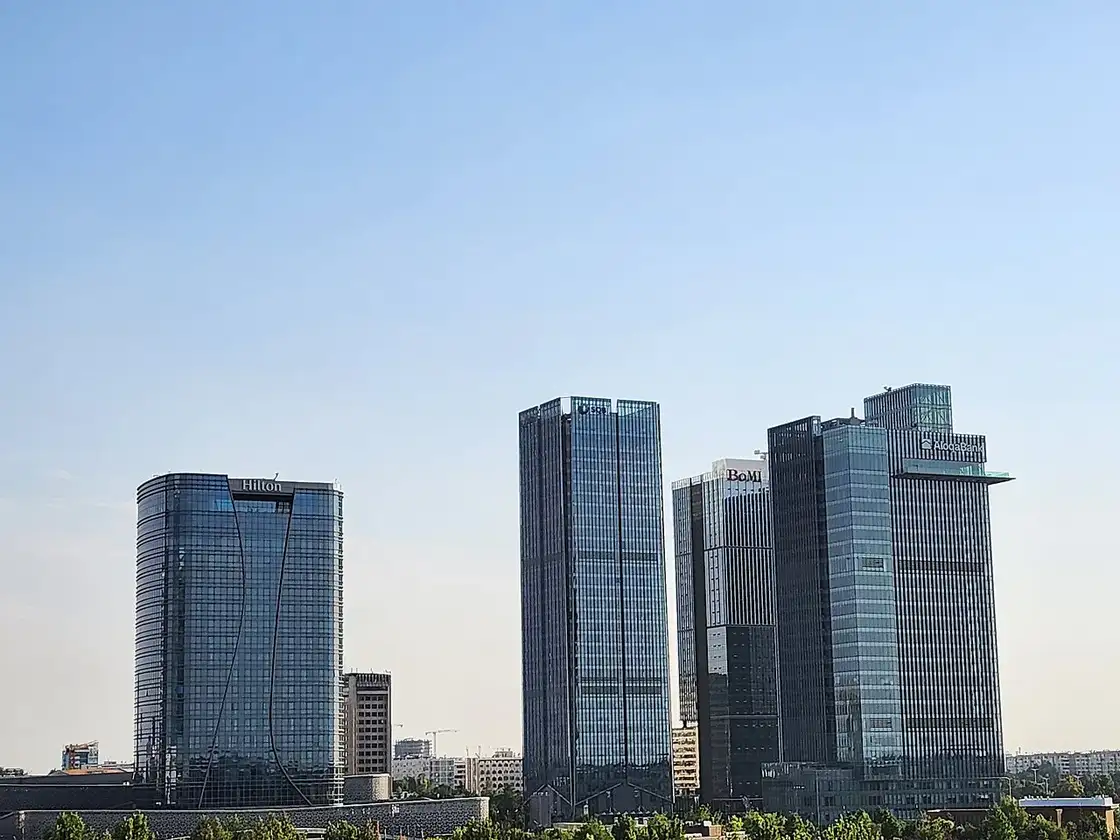 Vazirlar Mahkamasining 583-son qarori: 2027-yil 1-yanvardan byudjet mablagʻlari hisobidagi qurilishlarda pudratchilarning qoʻshimcha xarajatlari 20 foiz, rentabellik 7 foiz